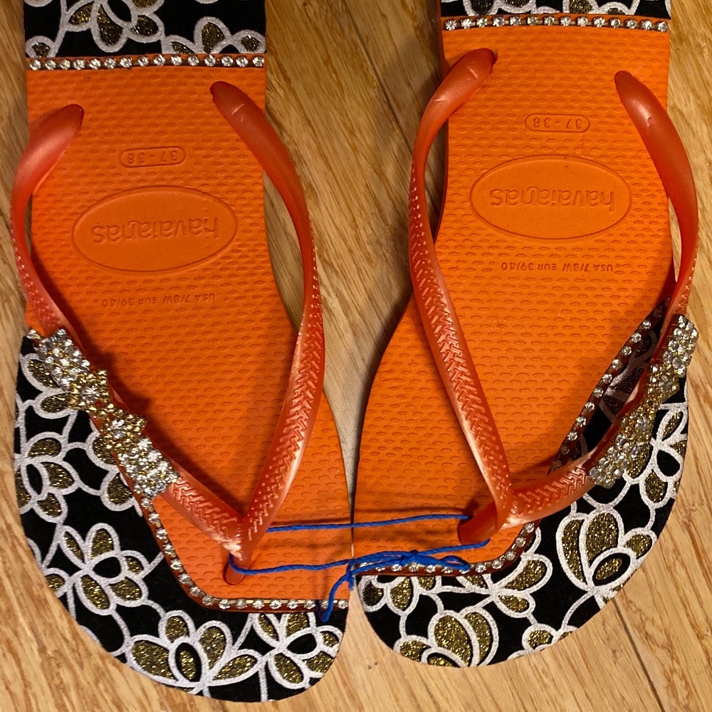 Decorated havaianas flip flop size 8.